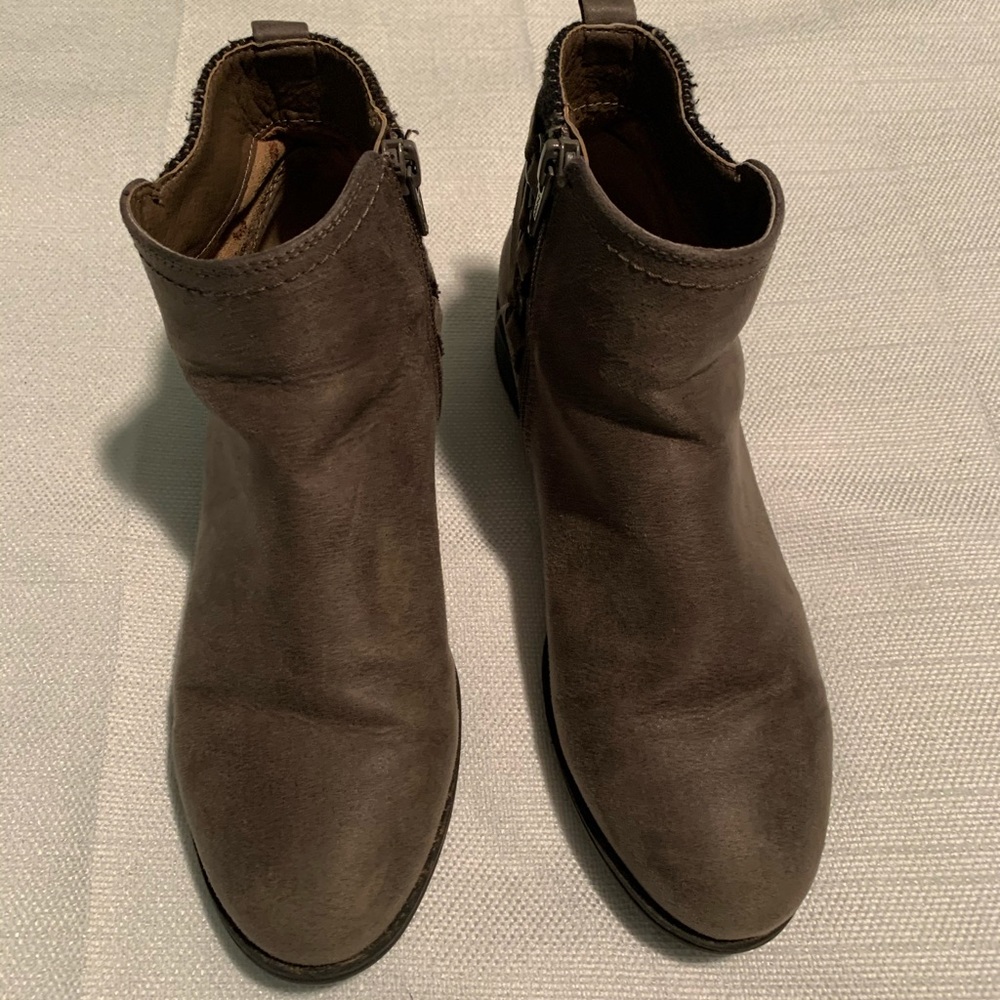 Brown Boots.  Size 7.  White Mountain Brand.